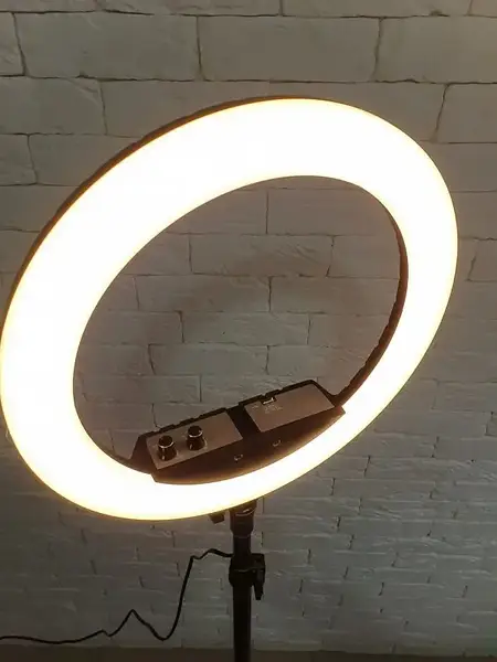 Студийная лампа Zubei Lamp Led 12 диаметр для татуировки и перманентного макияжа купить недорого в Украине, фото 24888